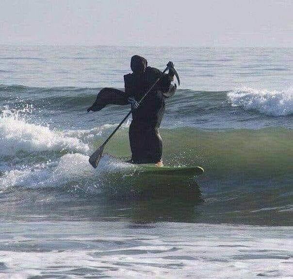 wesleysantosof's tweet photo. A morte indo buscar todo mundo que desceu p praia #Feriado 😅😂 https://t.co/l7ilDCaitA