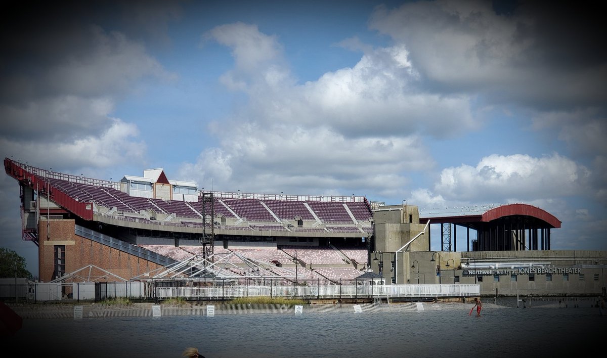 evrydaynonsense's tweet image. Miss you, you wonderful ol' @Jones_Beach theater. We promise to never bitch about climbing your relentless stairs to the upper deck again. The summer just ain't the same w/o you and our annual night to see @311  Here's to next year! 🤟🍻 @pnut @NickHexum
#Saloonatics  #Excitables