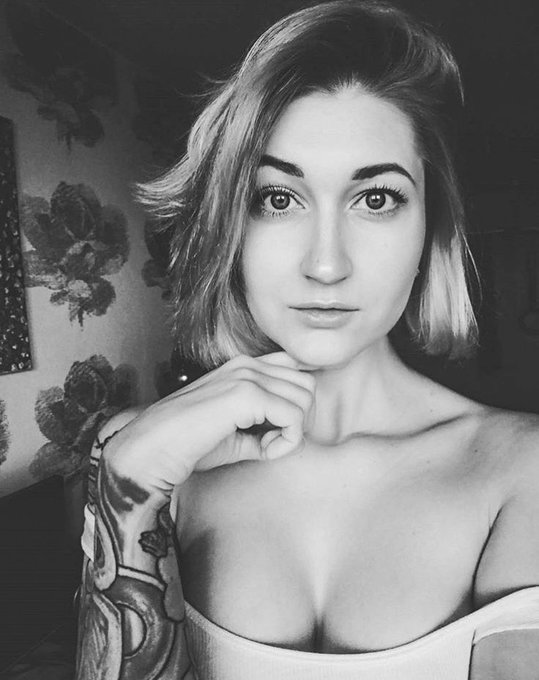 I was cute with short hair ☺️ https://t.co/NHNFZFN9Xb<a href="/tag/mvsales"class="tags"><span>#mvsales</span></a>