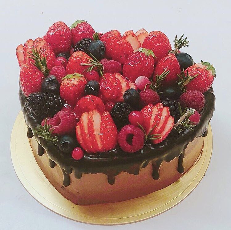 ichido_sweets's tweet photo. 世界でたった一つのオーダーケーキを作ってもらえる、東京都表参道にある「ドルチェマリリッサ」✨ https://t.co/B6uJY37u3S