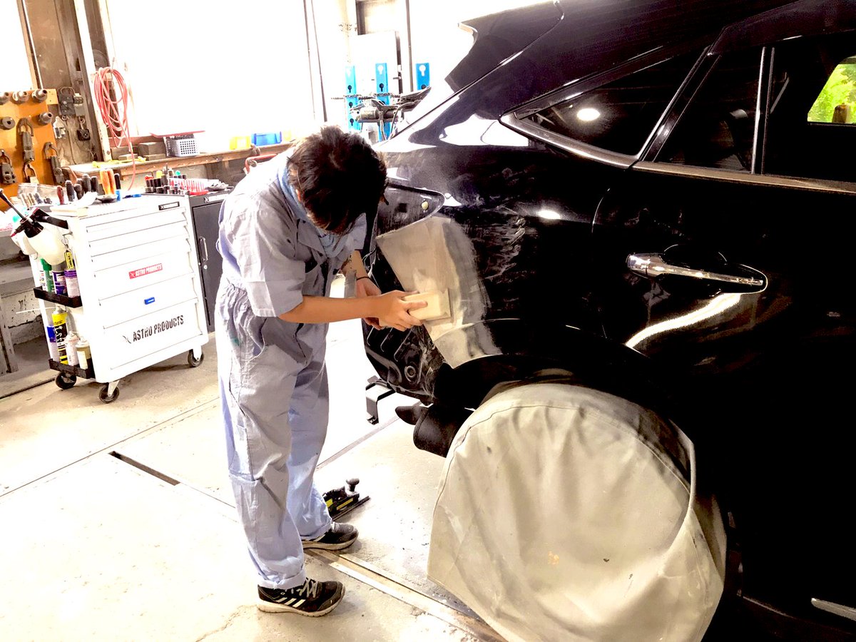 Mrオート おはようございます まだまだ暑いですね Web担当石川です リフォーム部の新人スタッフのパテ講習 ユーザー様のハリアーのパテ研ぎ中 燕市 車屋 工具 おすすめ 100選 整備 リペアカー 技術 板金塗装 プロ 新潟twitter会 Mrオート おはようございます まだまだ暑いですね Web担当石川です リフォーム部の新人スタッフのパテ講習 ユーザー様のハリアーのパテ研ぎ中 燕市 車屋 工具 おすすめ 100選 整備 リペアカー 技術 板金塗装 プロ 新潟twitter会