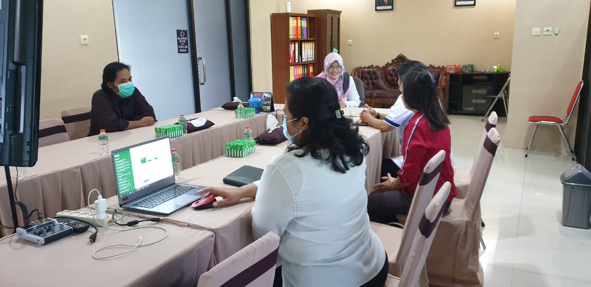 bbkalteng's tweet photo. Anjangsana Kepala Balai Bahasa Provinsi Kalimantan Tengah, Valentina Lovina Tanate M.Hum., ke LPMP Kalimantan Tengah pada tanggal 7 September 2020.
#anjangsana #balaibahasa #balai #bahasa #bbkt #lpmp #kalimantan #kalteng #palangkaraya #kerjasama #pky https://t.co/5l3iBcMBDJ