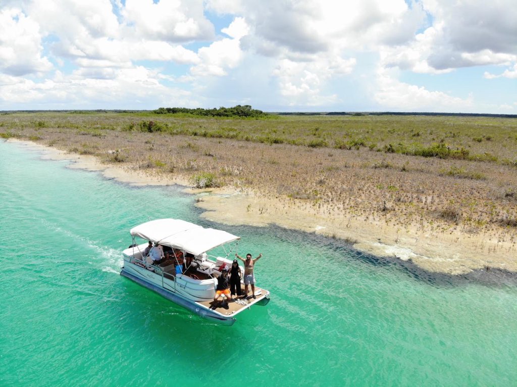 AutosyMas's tweet photo. Las hermosas postales del caribe Mexicano! #MexicanCaribbean con #ChevroletTracker seguiremos recorriendo destinos espectaculares... #ReactivaMexico @visitbacalar #QuintanaRoo #SuperaLoInsuperable
Sigue al Team de Autos y Más en esta ruta que apenas comienza. @ChevroletMexico https://t.co/UTFZR9ATc2