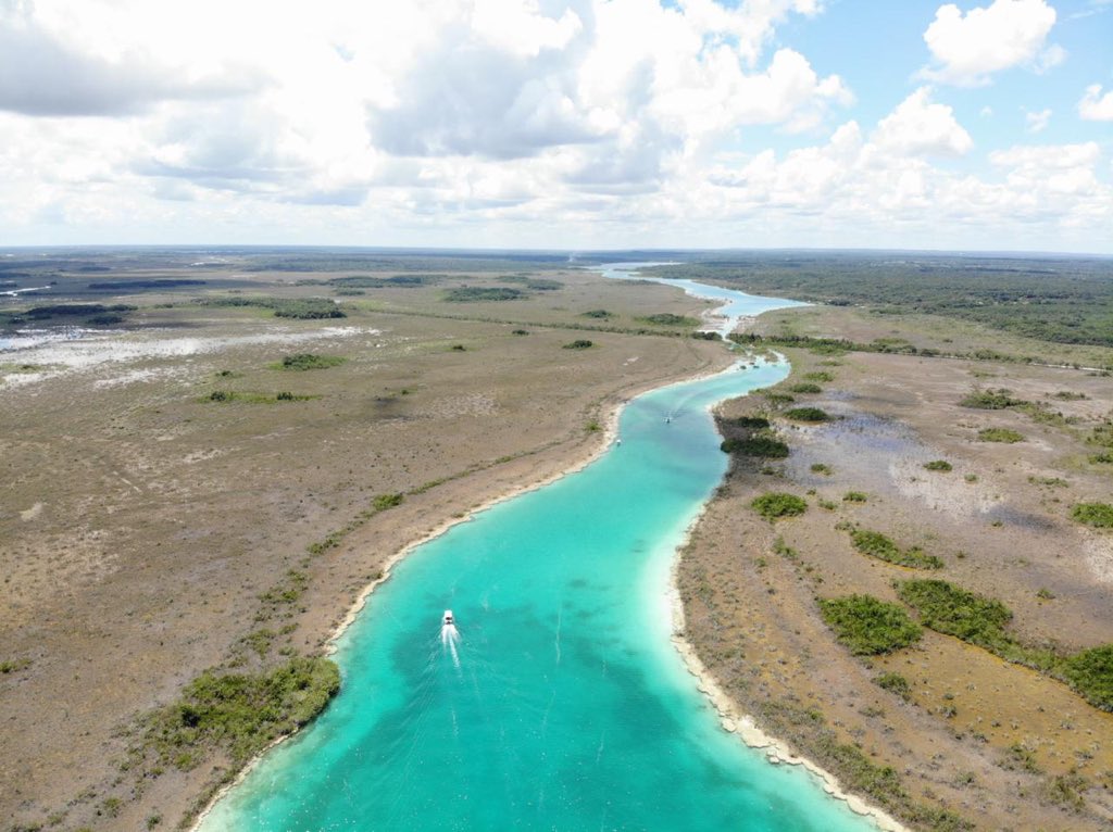 AutosyMas's tweet photo. Las hermosas postales del caribe Mexicano! #MexicanCaribbean con #ChevroletTracker seguiremos recorriendo destinos espectaculares... #ReactivaMexico @visitbacalar #QuintanaRoo #SuperaLoInsuperable
Sigue al Team de Autos y Más en esta ruta que apenas comienza. @ChevroletMexico https://t.co/UTFZR9ATc2