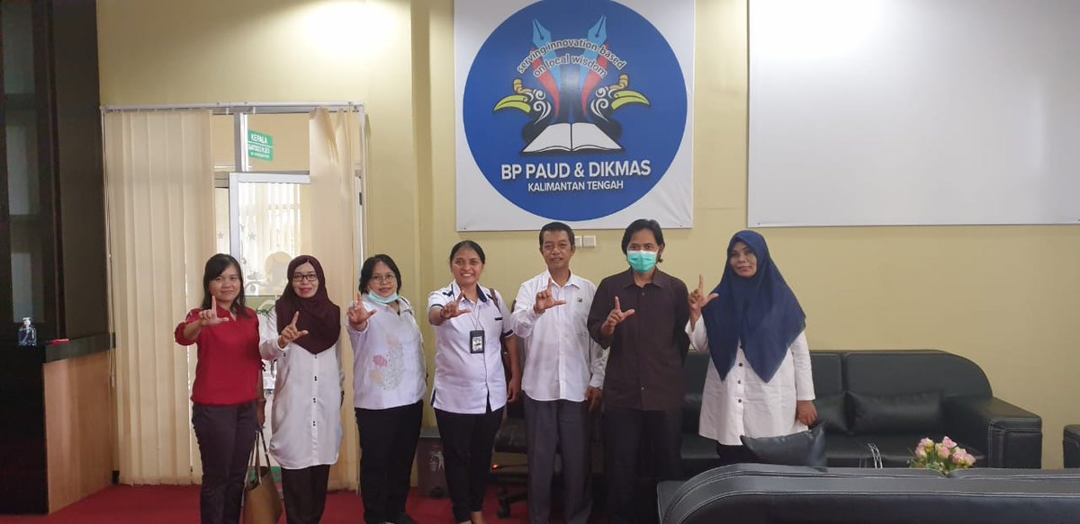 bbkalteng's tweet photo. Anjangsana Kepala Balai Bahasa Provinsi Kalimantan Tengah, Valentina Lovina Tanate M.Hum., ke BP PAUD dan Dikmas Kalimantan Tengah pada tanggal 7 September 2020.
#anjangsana #balaibahasa #balai #bahasa #bbkt #lpmp #kalimantan #kalteng #palangkaraya #kerjasama #pky https://t.co/Z1VzXYu6Re