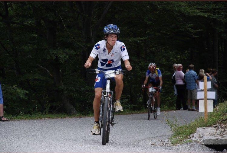 mwkeenan's tweet image. It’s more than okay to wear pro team kit and ride in runners. And you don’t have to train the house down as a junior to make it. Roglic in his early 20s. He’s now in yellow at the Tour de France. #TdF2020 #SBSCycling #couchpeloton 

Pic via @TheRaceRadio.