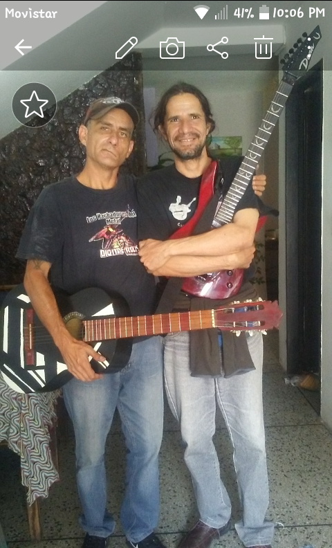 armassalas's tweet photo. 7-9-2020 ..De visita gran amigo Javier Alarcon ..uno de mis profesores de guitarra año 1991 ..Merida-Venezuela ..Sin luz pero igual buen Jamming.. https://t.co/UQfcy4JKEL
