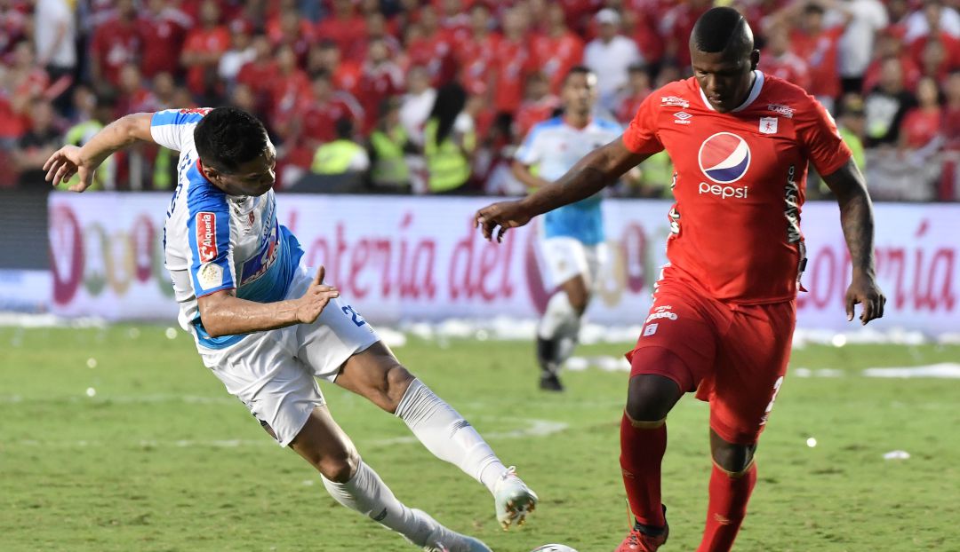 ¿Cuál es el favorito para la final de la Súper Liga en Colombia? 

América
Junior 

Opine usando el #CaracolRadio para leerlo al aire en Caracol Radio desde YA!