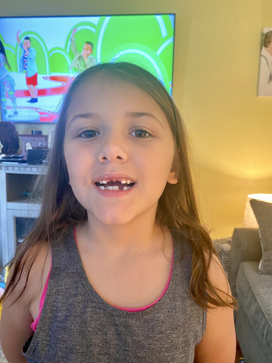 Ware_Wolve's tweet image. The oldest lost 2 teeth this weekend and one the previous weekend... she’s pretty upset. She Thinks She looks Hideous 😥... oh little one if you only knew how amazing you are. #losttooth #toothless #alliwantforchristmas
