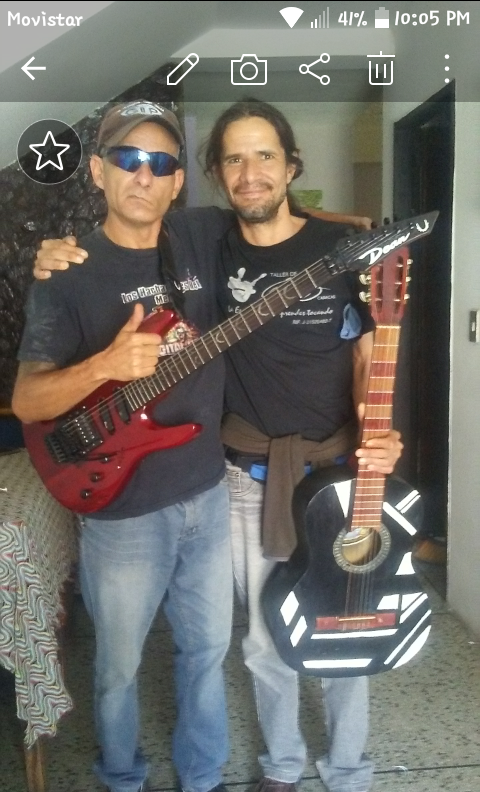 armassalas's tweet photo. 7-9-2020 ..De visita gran amigo Javier Alarcon ..uno de mis profesores de guitarra año 1991 ..Merida-Venezuela ..Sin luz pero igual buen Jamming.. https://t.co/UQfcy4JKEL