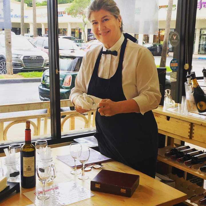 vickyzerolo's tweet photo. #sommelier https://t.co/H2YKweNfXh