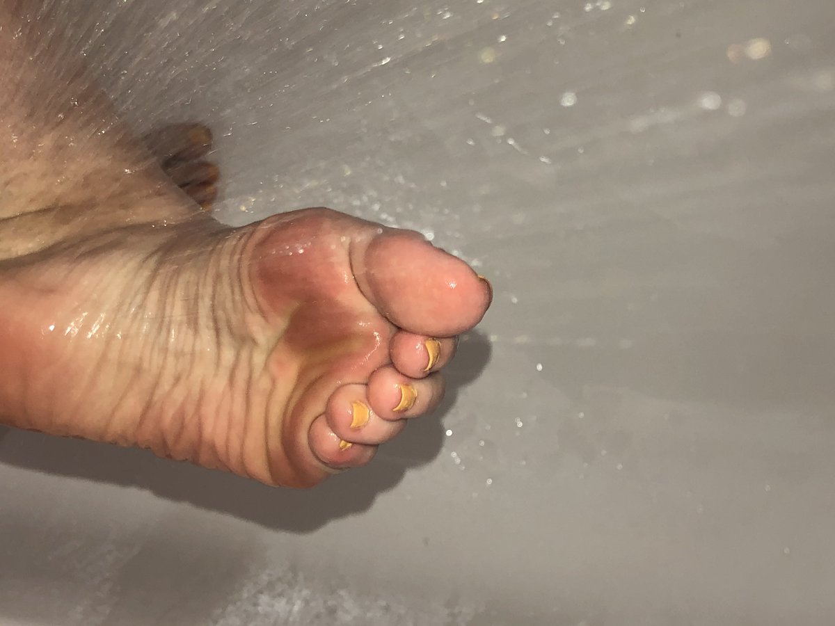 alissaa200's tweet photo. I’ll be doing buy one get one FREE pics for 24 hours to celebrate Labor Day! #FeetPicture #feetpicsforsale #toes #soles #wetsoles #scrunchedsoles #fetish #footfetish #footworship #Feet #feetvideos #tickle #findom #footfindom #footfindomme #footqueen #findombrat #fj #OF #onlyFans https://t.co/U5bXIFo4oc