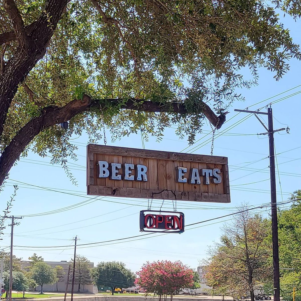 ScarlettLuvsRon's tweet photo. More #geocaching this morning with #MyMonkeyMan. Some fun finds and a reminder of how much I miss #MicroBreweries and being outside πΊπ»π³π
#Geocache #AustinTX #MicroBrewery #TFTC #Monday #Holiday https://t.co/2xhZtjGyTq