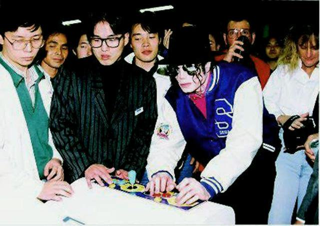 Here he is with Hollywood legend Jack Lemmon during his '92 trip to Japan, wearing his beloved Sega jacket! It's not known why the two were together. He wore that jacket for his second visit to Sega of Japan on Dec. 22, 1992.