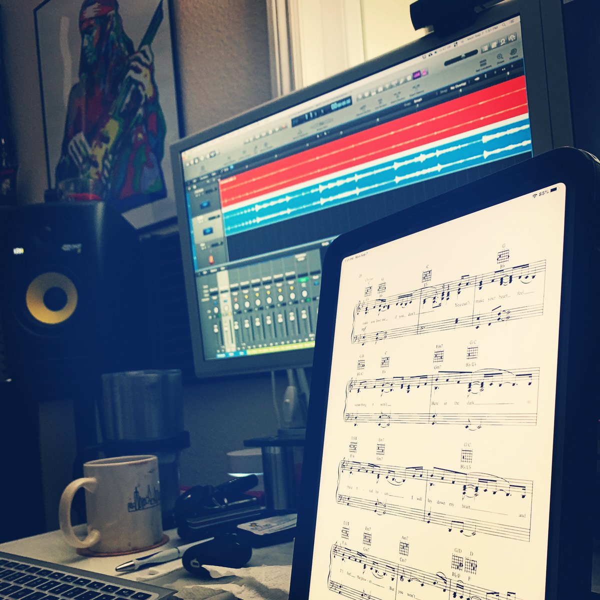 arodweb's tweet photo. Tracking ⁣some pretty classy stuff  today 👌🏽🤓...⁣
#basstracking #bassplayer #lamusician #fretlessbass #weplaybass #fender #californiamusician #fenderfretlessbass #nobledi #hxstomp #cali76 #drstrings #tsunamicables #notreble  #southbaymusicians  #themusicmap #arodbass https://t.co/hhQNQPLh0L