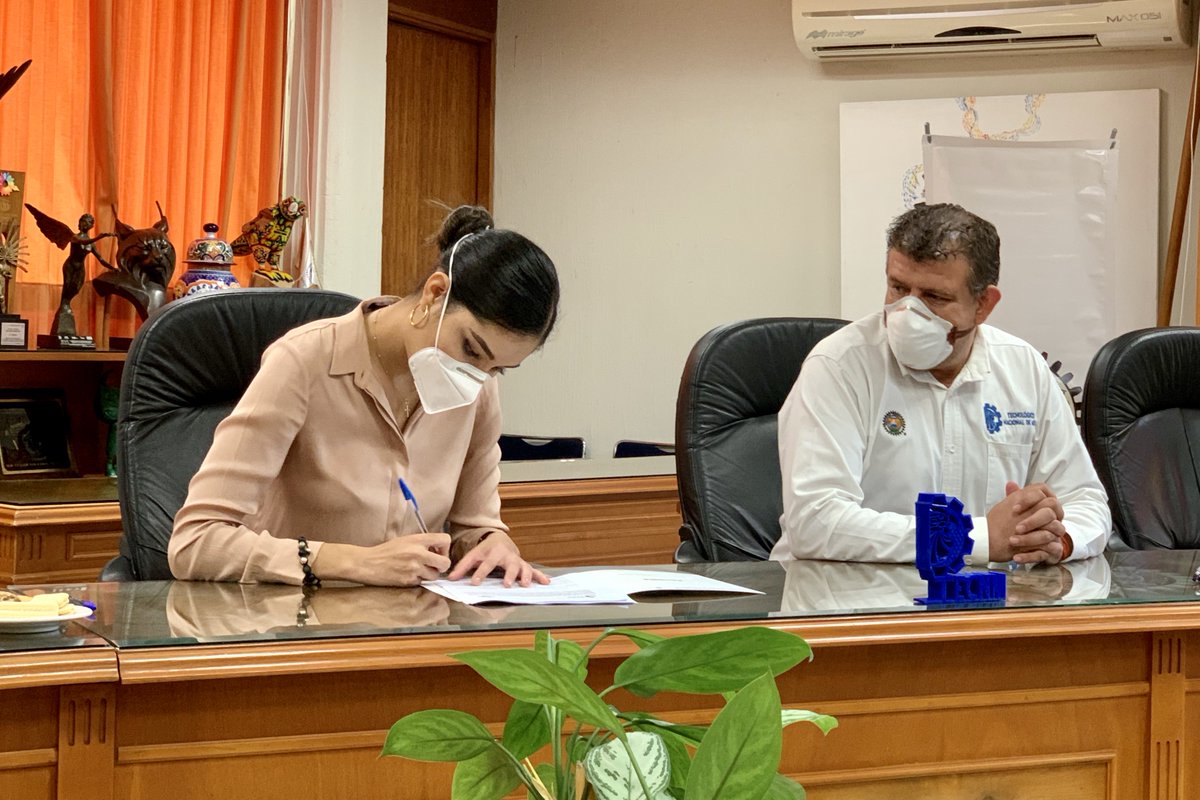 GeraldinePonceM's tweet photo. Asistí al Tecnológico de Tepic, mi alma máter, para ser testigo de la firma del convenio de colaboración entre el SIAPA Tepic y el Tec.

Es un gusto enorme regresar a mi escuela y ver que los conocimientos que ahí se generan son bien aplicados. 

#OrgulloTecNM
#OrgulloTigre 🐅 https://t.co/bj2Gv5NSRx