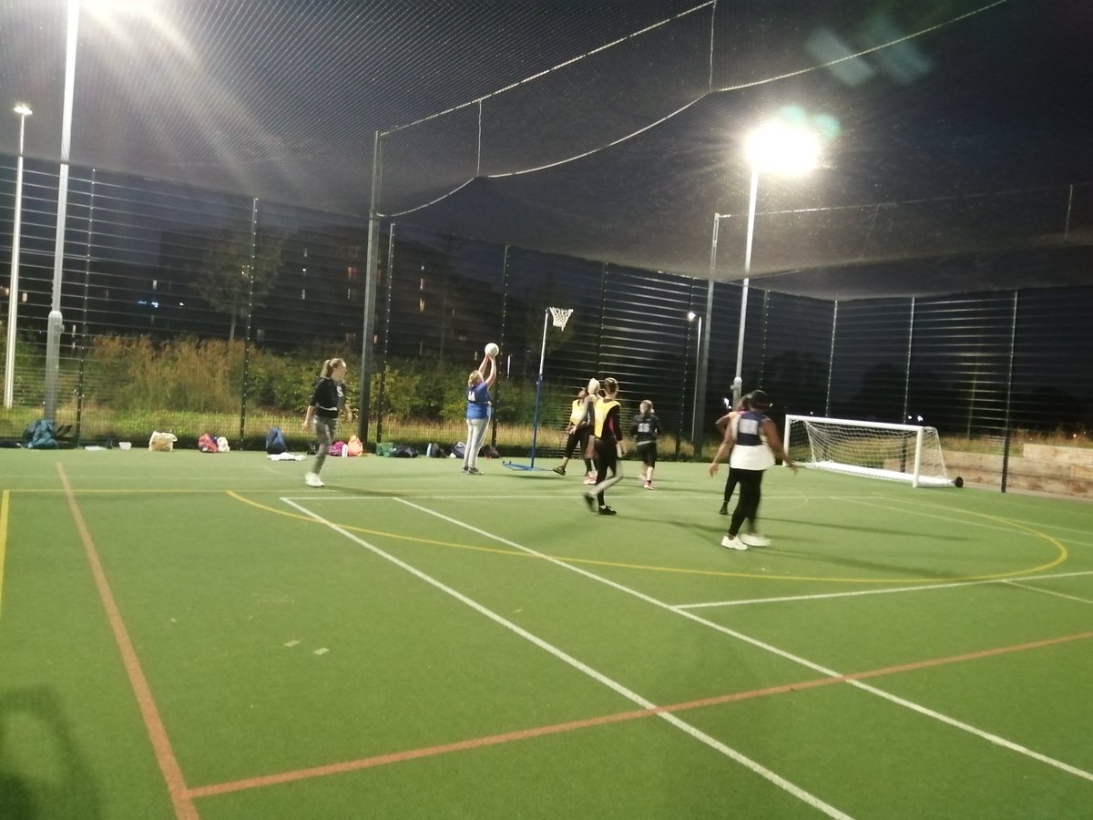 StephTurnerTwo's tweet photo. Pay and play night was a great success tonight, Thank you everyone for following new rules, 29 new/returning netballers all happy and hopefully back next week. So much fun!!! @GLLsportsdevRBG @nttnetball @Royal_Greenwich https://t.co/tyWOYVkHAf