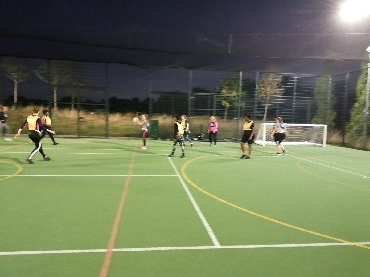 StephTurnerTwo's tweet photo. Pay and play night was a great success tonight, Thank you everyone for following new rules, 29 new/returning netballers all happy and hopefully back next week. So much fun!!! @GLLsportsdevRBG @nttnetball @Royal_Greenwich https://t.co/tyWOYVkHAf