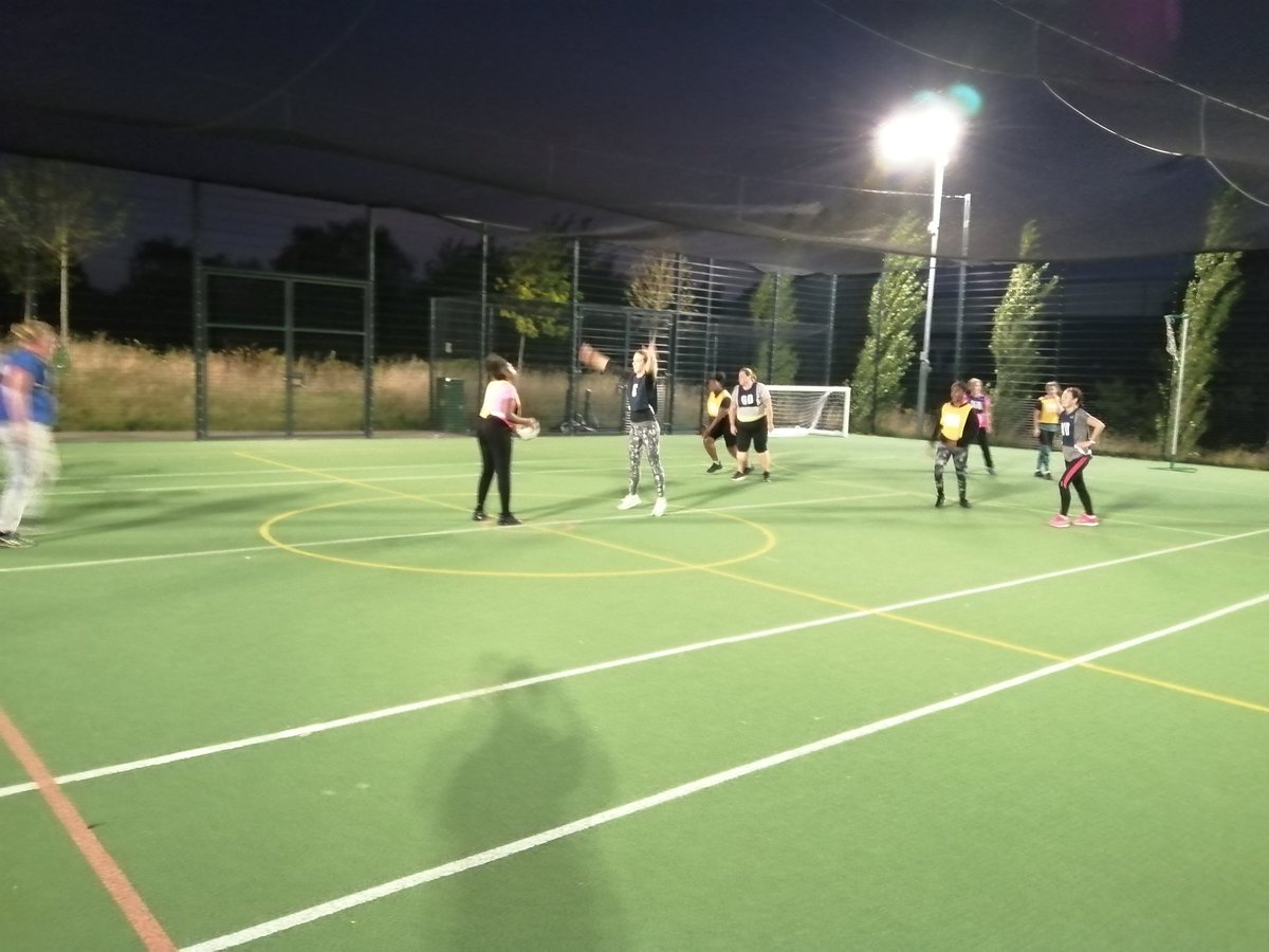 StephTurnerTwo's tweet photo. Pay and play night was a great success tonight, Thank you everyone for following new rules, 29 new/returning netballers all happy and hopefully back next week. So much fun!!! @GLLsportsdevRBG @nttnetball @Royal_Greenwich https://t.co/tyWOYVkHAf