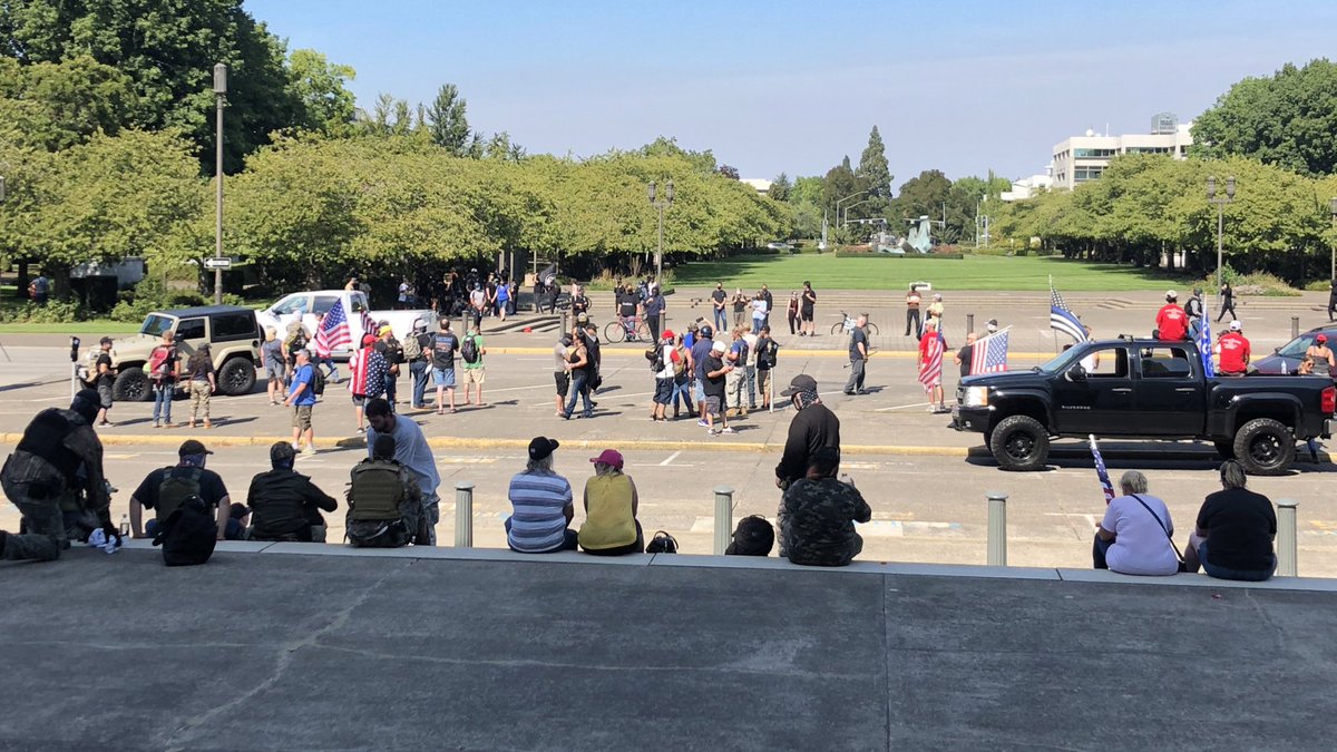 Both crowds are currently pretty spread out. There’s some yelling back and forth, but no physical confrontation.  #Salem  #SalemProtest  #salemoregon  #oregon  #salemprotests  #SalemOR  #BLMprotest  #clypiancoverage