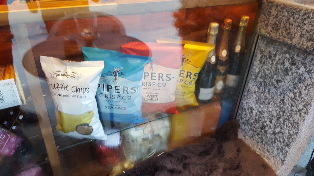 iainshr's tweet photo. @antedwards A bit like when i found @Piperscrisps in Zermatt, Switzerland! https://t.co/MgDrmvsRRl