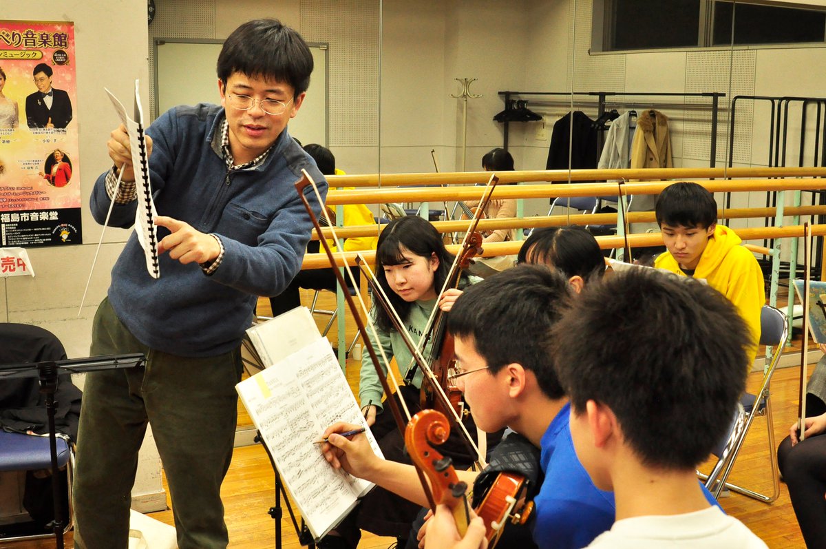 keysofchange's tweet photo. "A good teacher knows that in every human being there is greatness"
Mario Alonso Puig

Mr. Masanori Taniguchi with young string players from Fukushima youth sinfonietta, guiding their sectional

📸 Fumiko Tanaka

#education #music #violin #violon #youngmusician #youngempowerment https://t.co/kUb2gRswtL