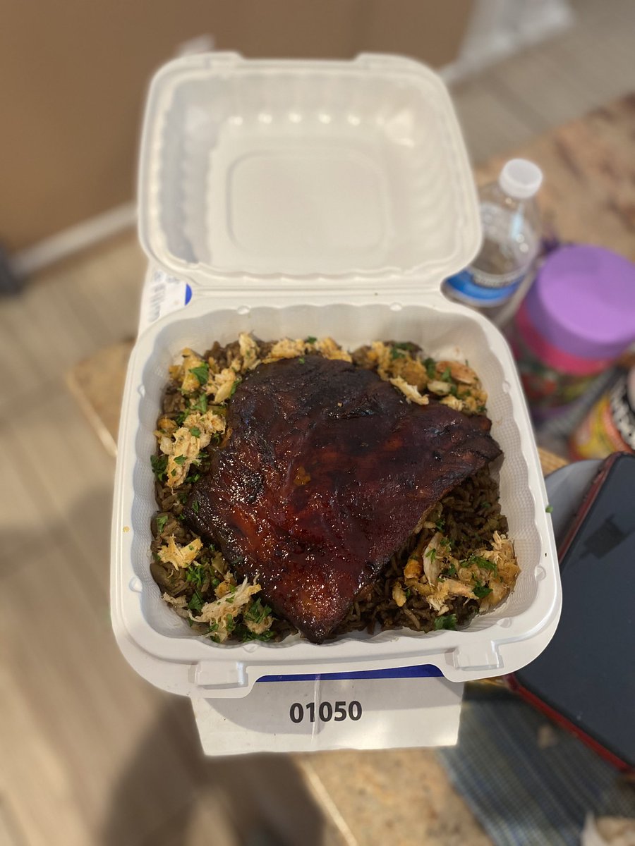 DaTribeCalledT's tweet photo. Another successful #ComfyMonday thank you for the continued support! Stay tuned for some surprise news tonight! #StayComfy and follow us on IG @TheComfortZoneFood https://t.co/WZflHFTKv5