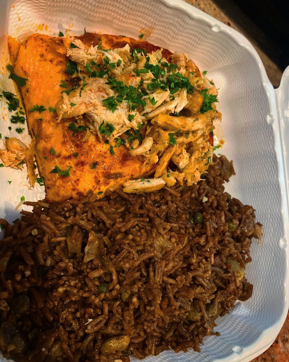 DaTribeCalledT's tweet photo. Another successful #ComfyMonday thank you for the continued support! Stay tuned for some surprise news tonight! #StayComfy and follow us on IG @TheComfortZoneFood https://t.co/WZflHFTKv5
