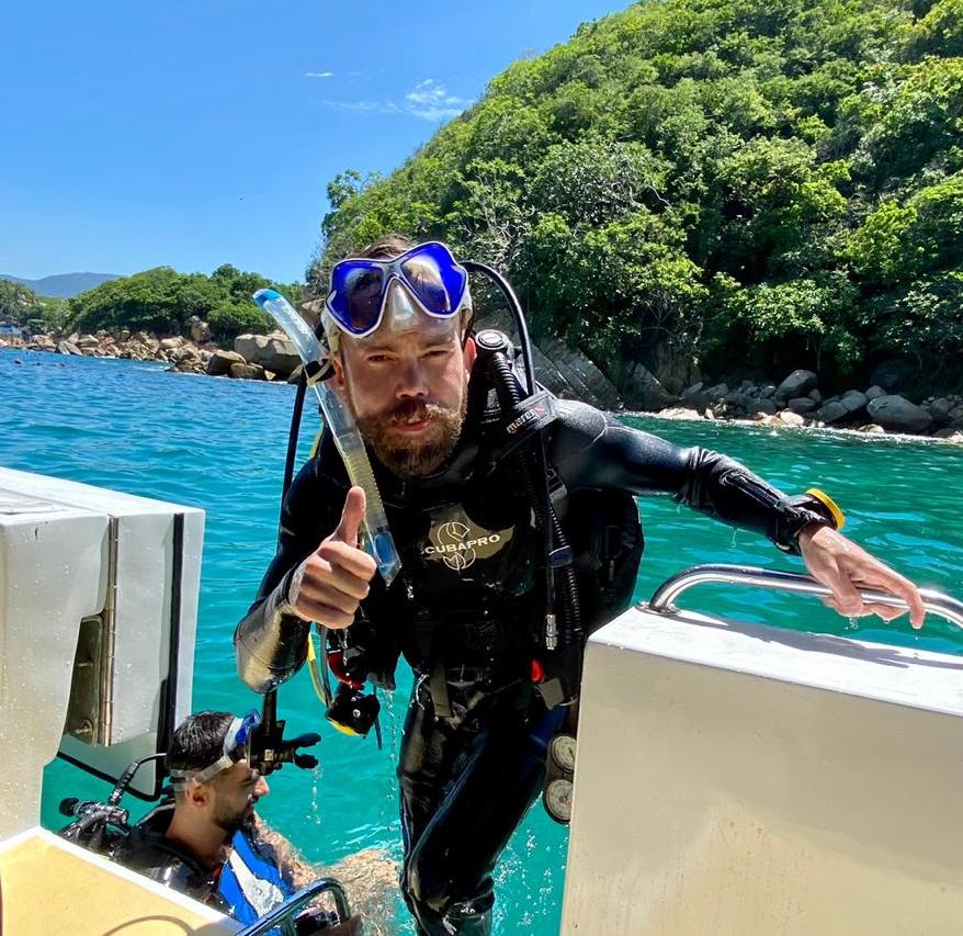 acascuba's tweet photo. "Por muy arriba que escales, muy rápido que vayas o muy alto que vueles, si quieres ver el 70% del planeta tendrás que sumergirte" 🏊🏼‍♂️ 🌊  ¡Feliz día del buzo! 😊 https://t.co/MD3cvAZh1F
