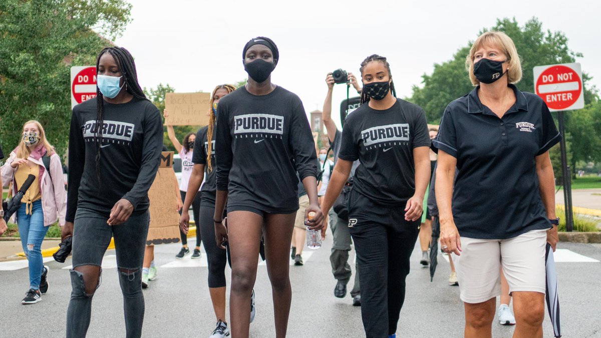 CoachVersyp's tweet photo. One voice. One message. #BlackLivesMatter https://t.co/XalkwmFLRk