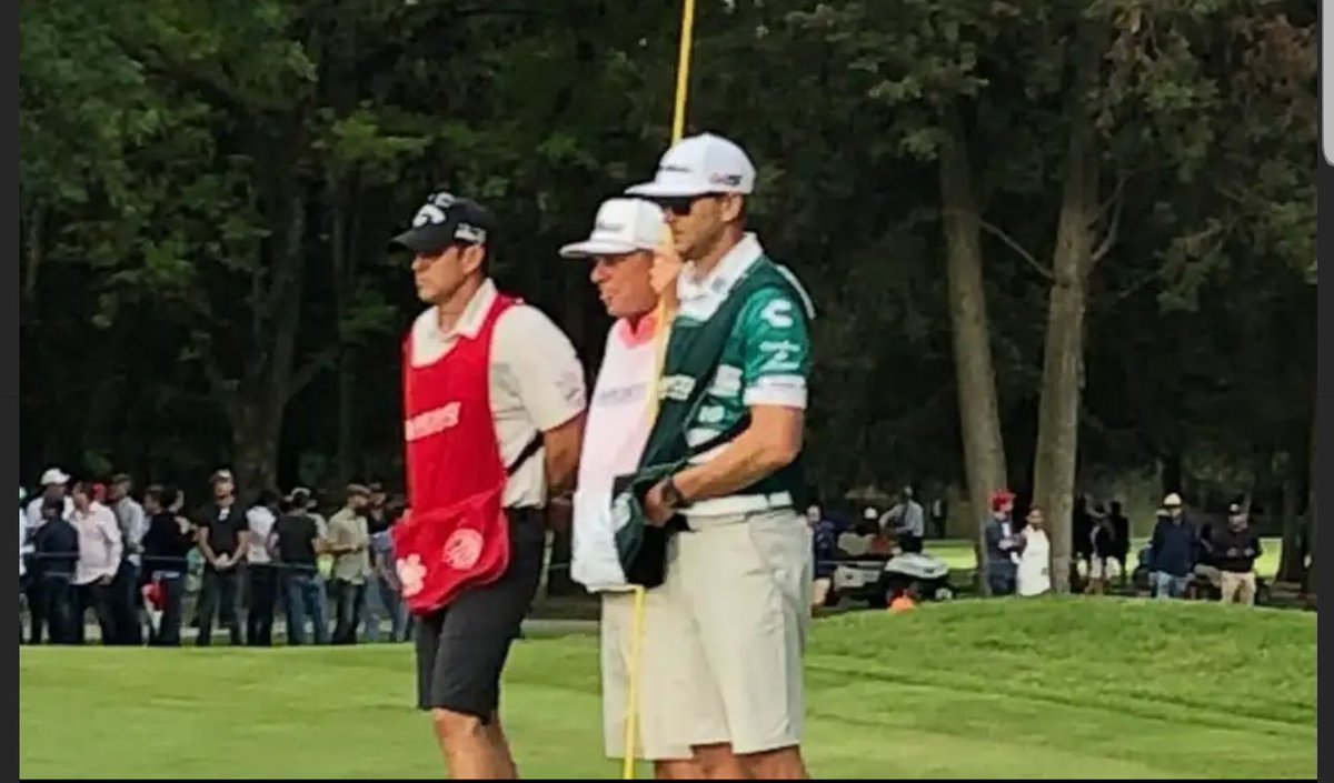 ossantibanez's tweet photo. Hoy se coronó campeón de la #FedExCup sin duda el favorito de muchos golfistas laguneros por su afición al @ClubSantos @DJohnsonPGA aquí su hermano #AustinJohnson fiel portador de la albiverde ⛳👍🏌️👊
@lordofgolf 
@Felipe0465 https://t.co/ClMzMhBrux