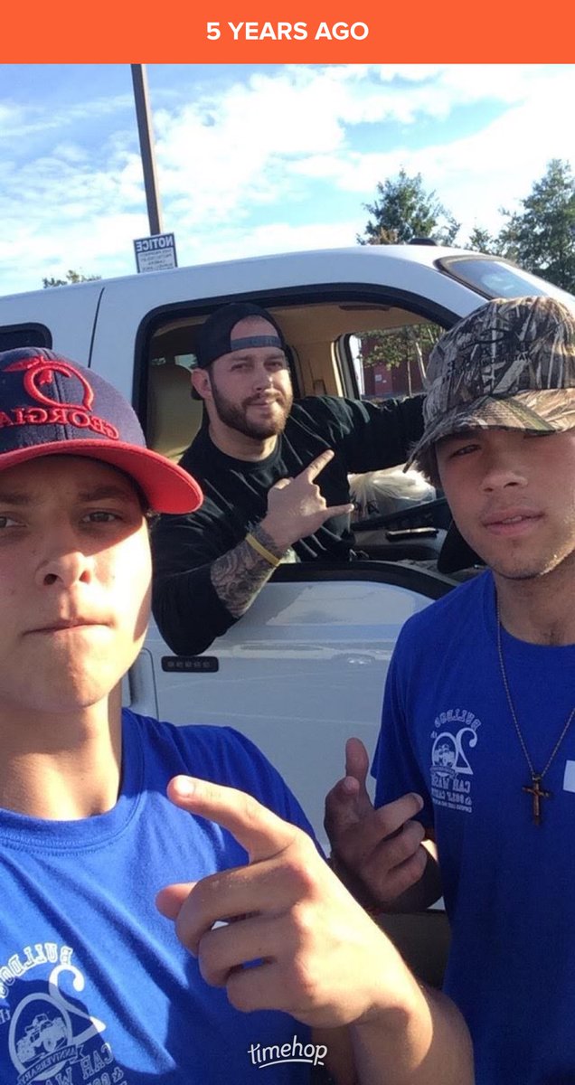 Duncan_Taylor10's tweet photo. Throwback to them car wash days  😂😂 ⁦@tannerfoster5⁩ ⁦@JonTLangston⁩ https://t.co/fAgbk6ilvk