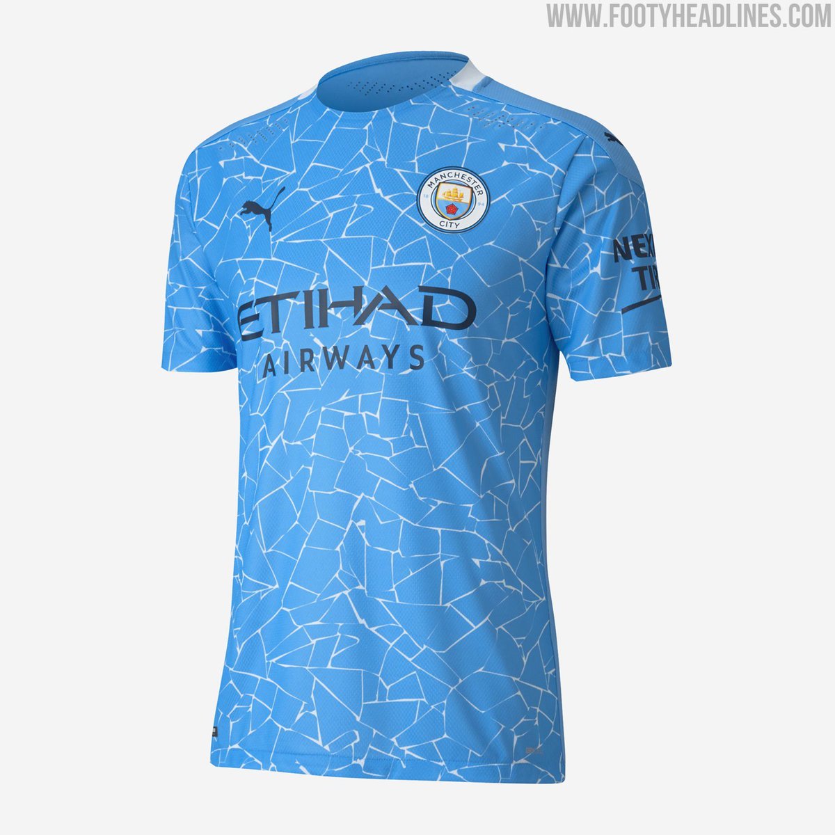 10Simmer10's tweet photo. Who's designing these football kits ..Calvin Klein ? .
#earthakit https://t.co/6Z5F5v7wan