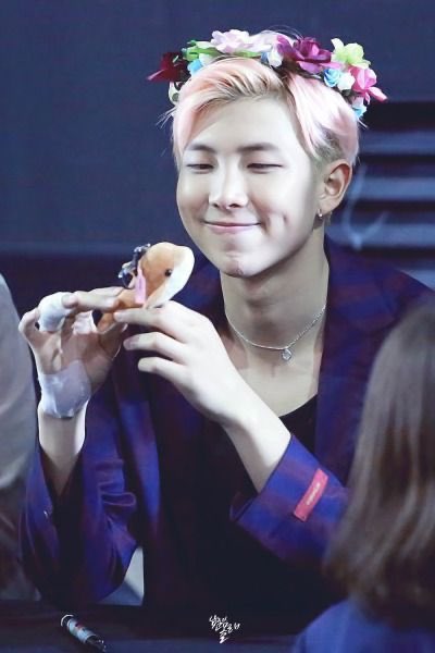 Namjoon being cute/ᵀⁱⁿʸ a thread <3