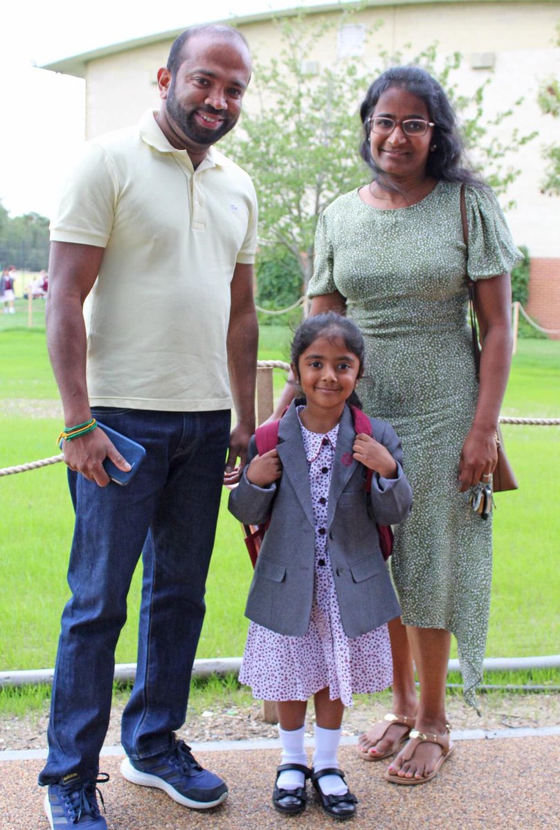 bromleyhs's tweet photo. Today we welcome our new Reception pupils. The girls have made lots of friends and are having a wonderful first day at 'big' school! #BrightMindsBrightFutures https://t.co/nagR4GiUQQ