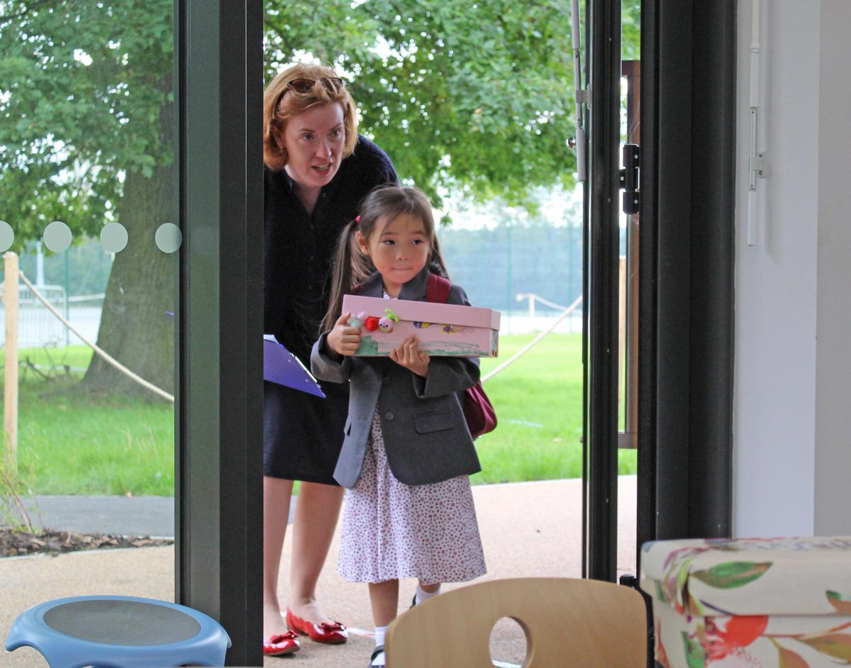 bromleyhs's tweet photo. Today we welcome our new Reception pupils. The girls have made lots of friends and are having a wonderful first day at 'big' school! #BrightMindsBrightFutures https://t.co/nagR4GiUQQ