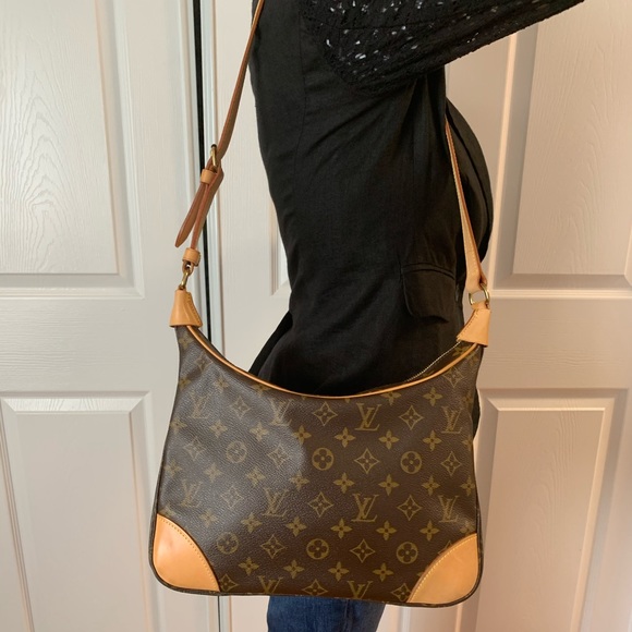 Kiby's tweet photo. So good I had to share! Check out all the items I'm loving on @Poshmarkapp from @Annette61832648 #poshmark #fashion #style #shopmycloset #vincecamuto #universal #louisvuitton: https://t.co/ntp4Lp4xRf https://t.co/UmMCN6Hmco