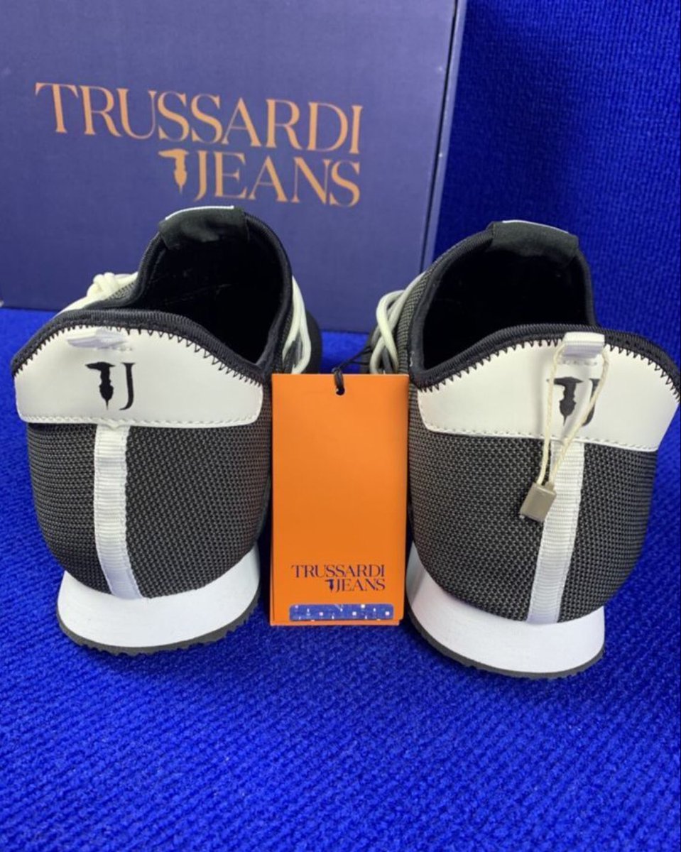 _Goodlookstore_'s tweet photo. Современные кроссовки “Trussardi Jeans”.

Материалы: кожа и текстиль.

Кроссы действительно просто афигительные. Шнурки с градиентом. Очень круто смотрятся.

https://t.co/Rd7IMuQgkS https://t.co/hdzx49n0wU