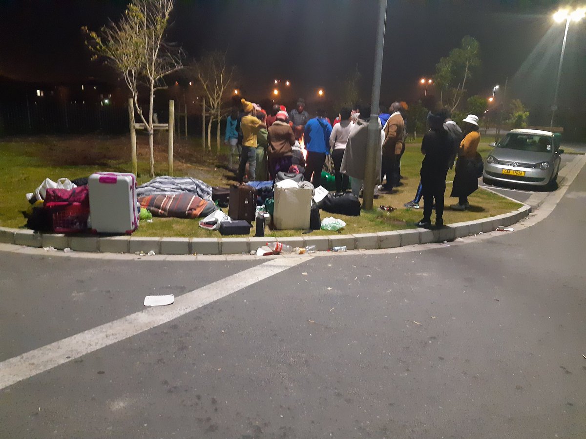 AyabulelaMajavu's tweet photo. Day 2 of sleeping outside in the cold, with no basic need which is the shelter for south point students. Thina sophumelela one day even if its not now but we will.
@Julius_S_Malema @MbuyiseniNdlozi @FloydShivambu
#Lorch
#clicksadvert
#CPUTMUSTFALL
#southpointmustfall https://t.co/EiemjZDIVR