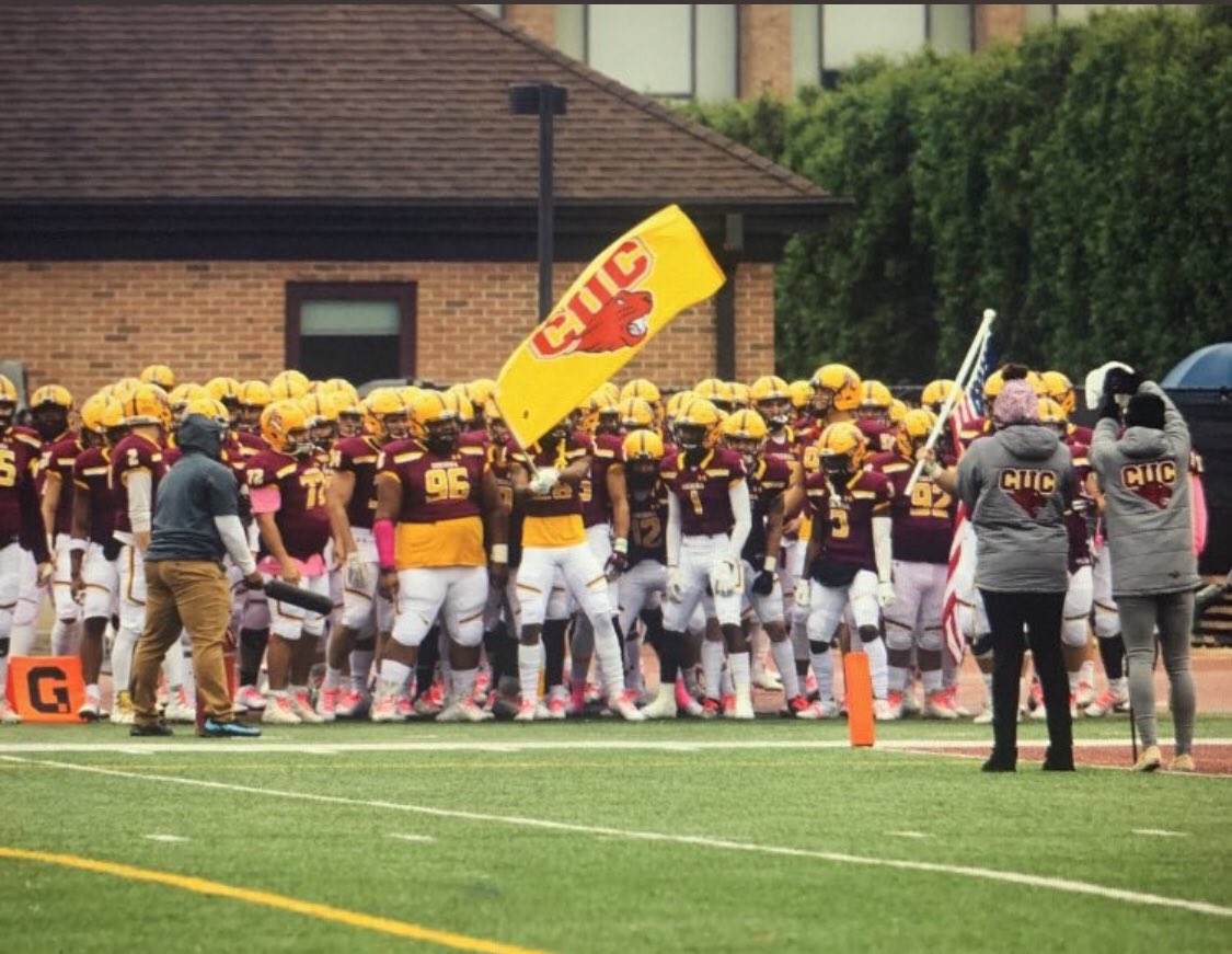 SamMcCrackenn's tweet photo. Blessed to have received my second offer from Concordia University Chicago! Thank you for the opportunity Coach Henning @CoachSeveCUC @CUCFBFamily ! https://t.co/cTKfkILeqm