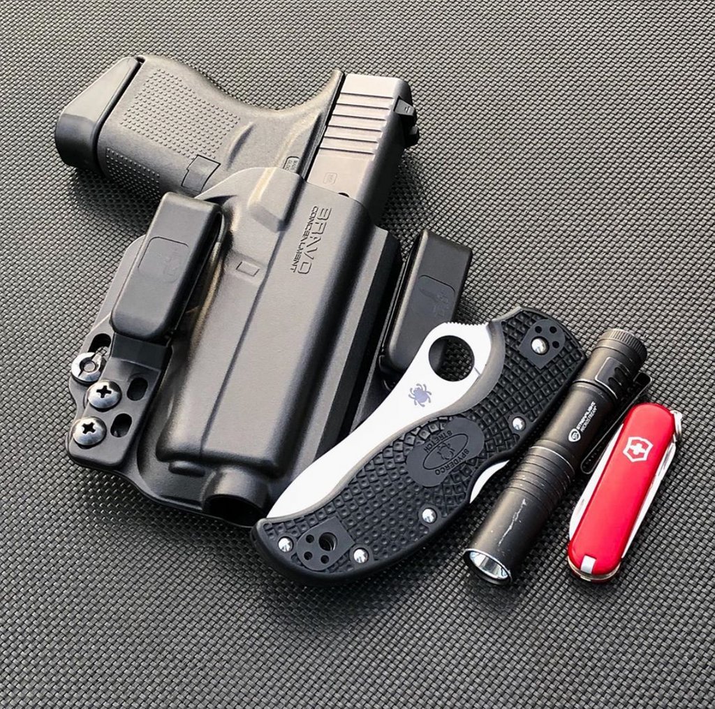 BravoHolsters's tweet photo. Putting this here. 🖤🖤🖤🖤❤️
•
Repost from @blackcrowcarry
@glockinc
@bravoconcealment
@spyderco_inc
@streamlightinc
•
#LuckFavorsThePrepared #edc #everydaycarry #glock43 #g43 #spyderco #spydercostretch #victorinox #victorinoxclassic #sak #SAKALLDAY #MyVictorinox https://t.co/qGHRfnVJWG