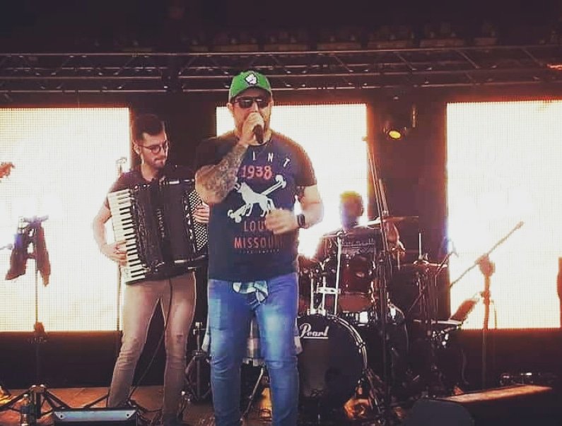 Rodrigo99695498's tweet photo. "A diferença entre o sonho e a realidade é quantidade certa de tempo e trabalho "
.
.saudades de um palco né meu filho ?Rs.
.
.@Rodrigo lobão https://t.co/qK76nzlY1C