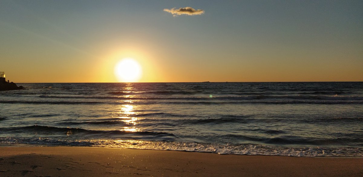 mamalavida's tweet photo. @DANIROVIRA Un amanecer dice tantas cosas... Y así amanecemos en Murcia. ¡Estás invitado cuando quieras! 😉 https://t.co/Z0QWNOTo34