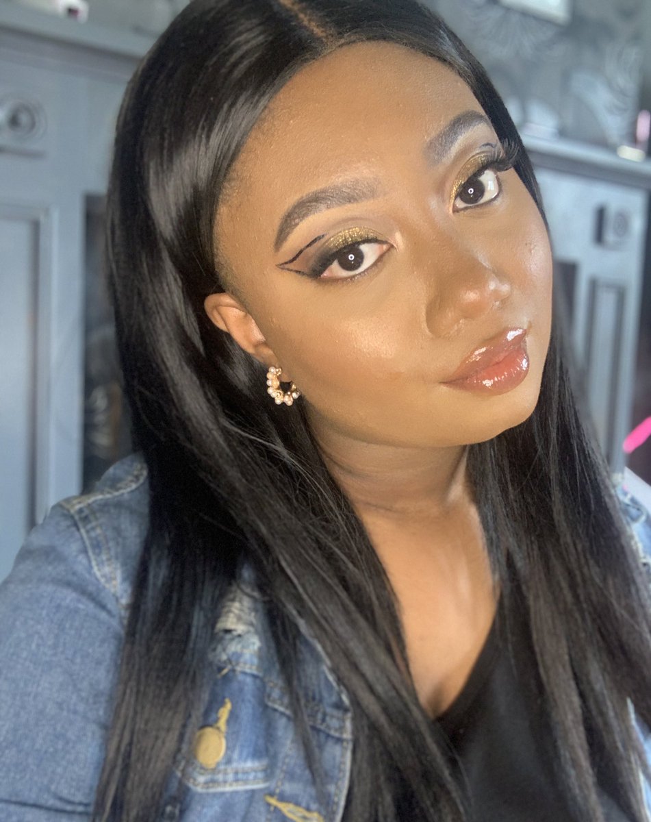savannahmakeupx's tweet photo. @MUAcosmetics Pro Base Long Wear Matte Finish Foundation (183) #makeup #makeuplover #makeuplooks #eyeshadow https://t.co/WgOvgeqor2