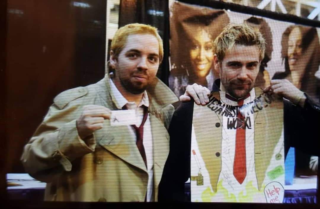  #SignLadyHistory Another cool moment for  @davisbloome84 featuring a sign made for  @mattryanreal of  #Constantine