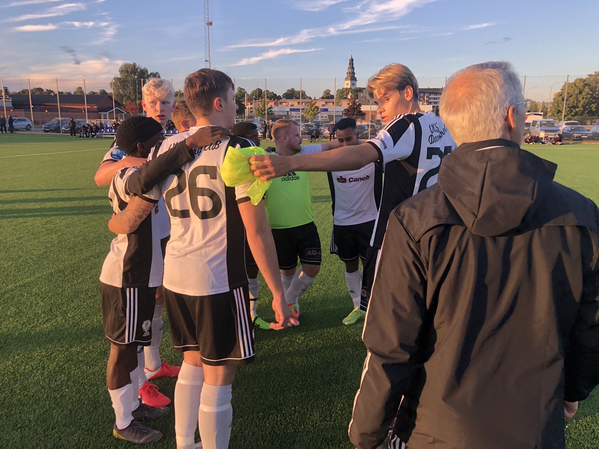 Bk30U19's tweet photo. Outtröttligt arbete under 90 min och en grupp som krigar för varandra. Vi tränare är mycket nöjda med dagens prestation. https://t.co/Acj57dSzsL