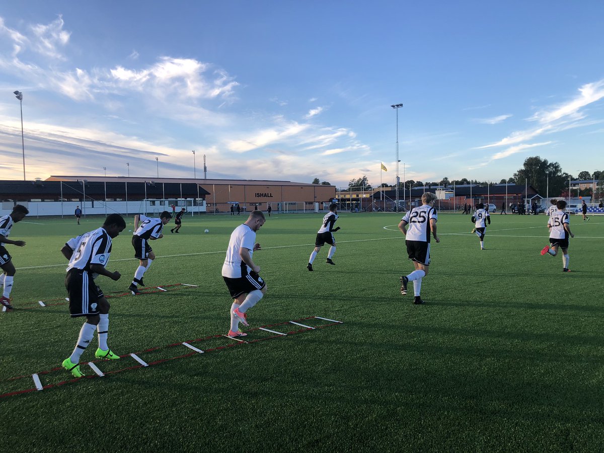Bk30U19's tweet photo. Outtröttligt arbete under 90 min och en grupp som krigar för varandra. Vi tränare är mycket nöjda med dagens prestation. https://t.co/Acj57dSzsL