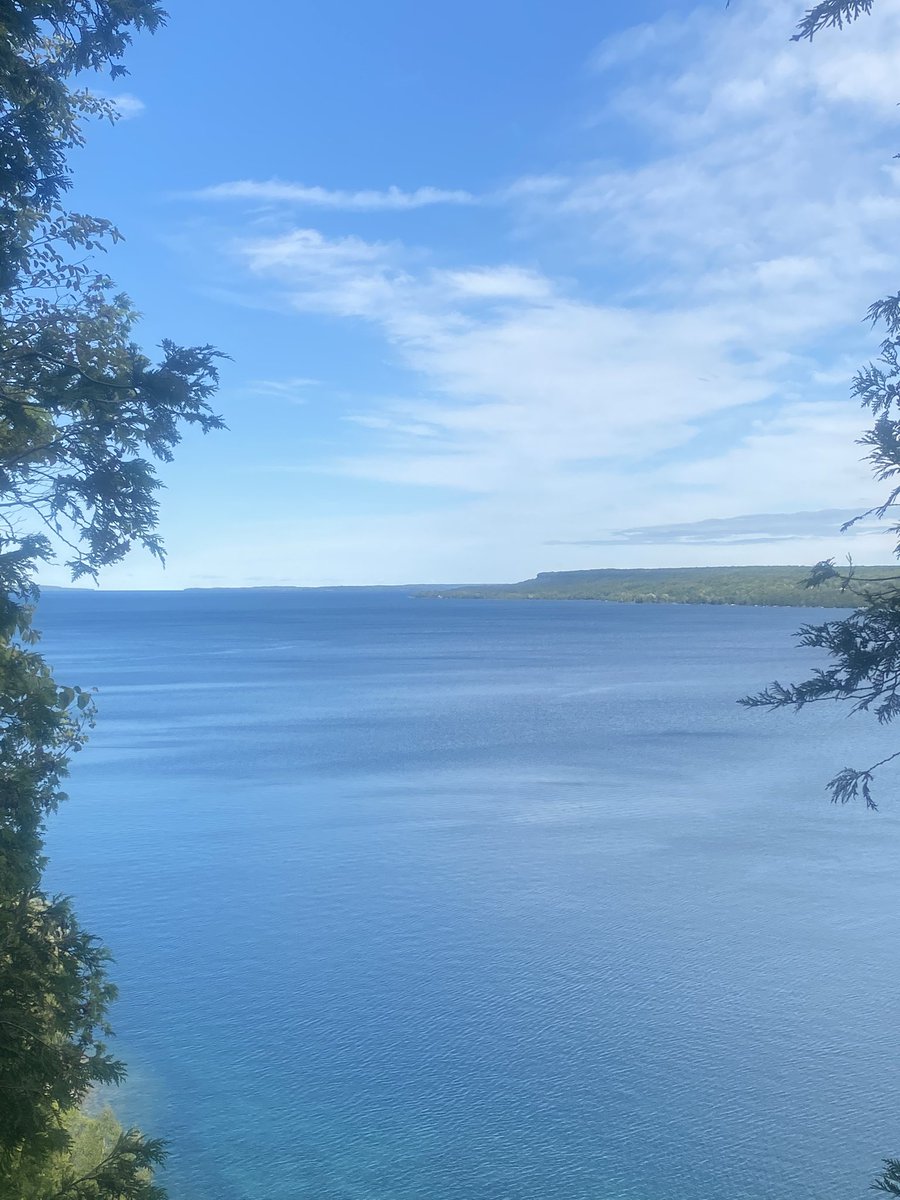 Nrgizr11's tweet photo. #EducatorsONTheMove #SummerActiveChallenge Finale Day! Went for a gorgeous 6.1km hike through the #SpiritRockConservationArea along Colpoy’s Bay. It’s been a blast staying active all summer long. Hoping I can carry this on throughout the school year. https://t.co/RAdcAPZbiH