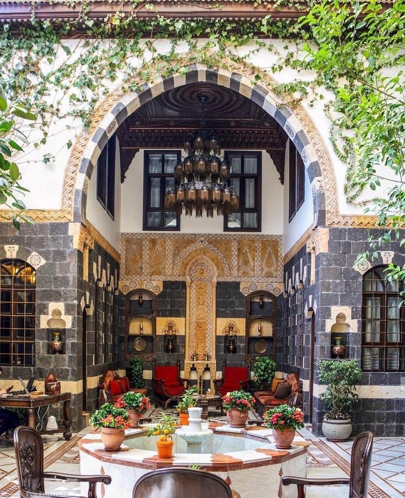 cloudc_'s tweet photo. البيت الدمشقي ان تعيش في قارورة عطر🍃 https://t.co/ReSAfU8qz6