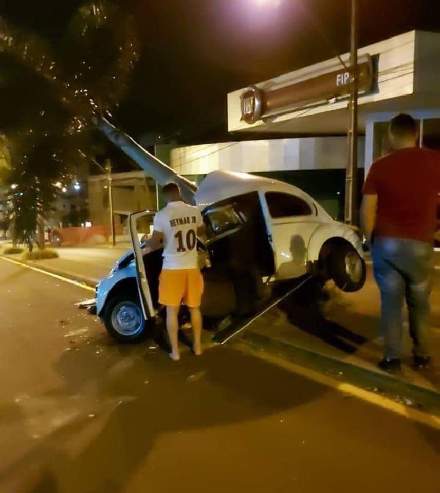 CoIono's tweet photo. Perder uma final de champions é ruim. Mas bater o fusca eu não desejo pra ninguém. Força, Neymar. https://t.co/rwaH4zf4cV